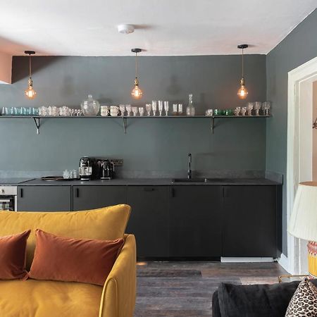 Central Apartment With Private Parking Bath Esterno foto