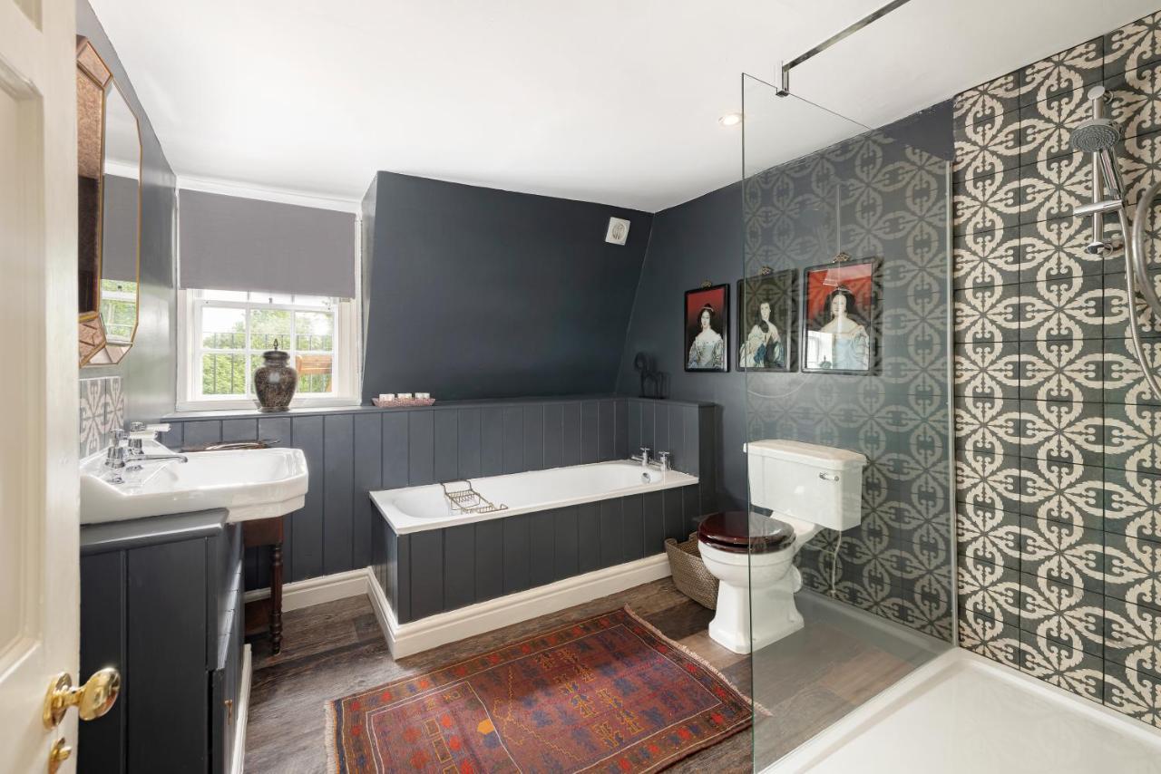 Central Apartment With Private Parking Bath Esterno foto