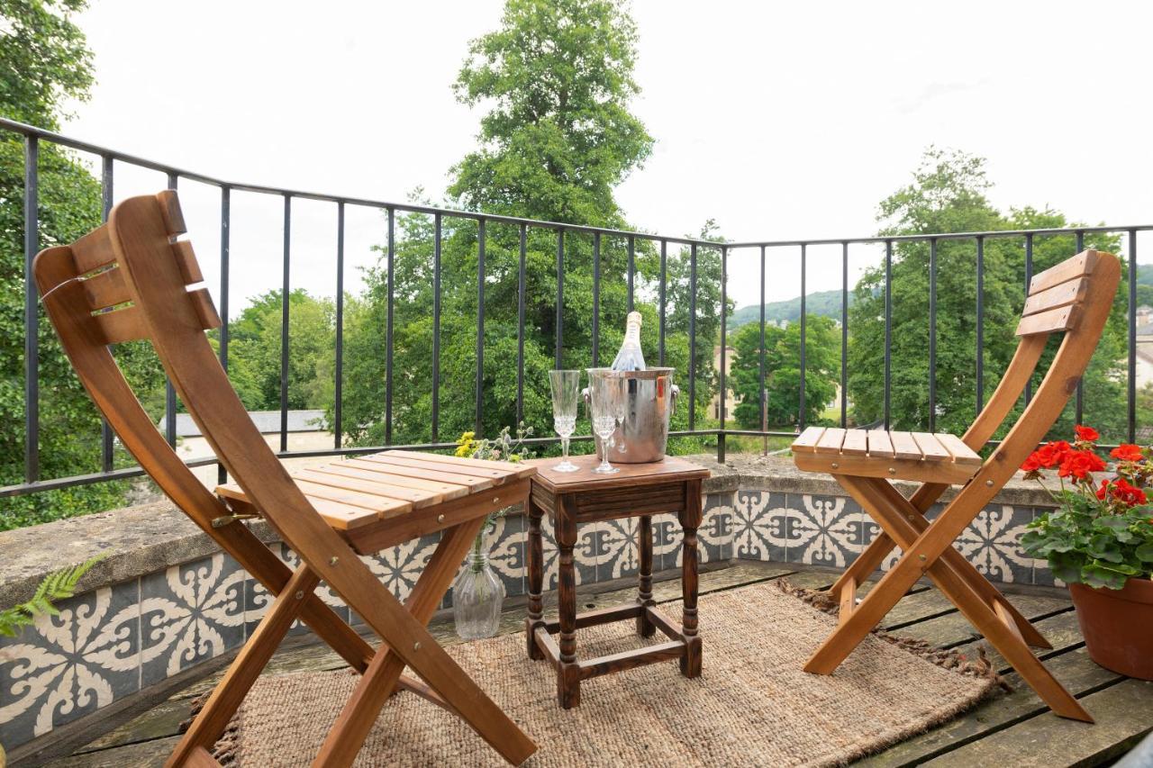 Central Apartment With Private Parking Bath Esterno foto